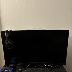 curved 31 inched gaming monitor