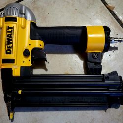 Dewalt 18g AIR BRAD NAILER
