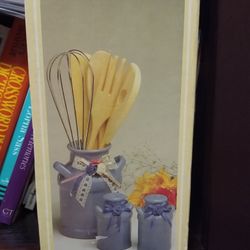 Salt & Pepper Shaker With Utensils