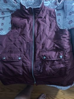 2 pocket zippered burgundy vest
