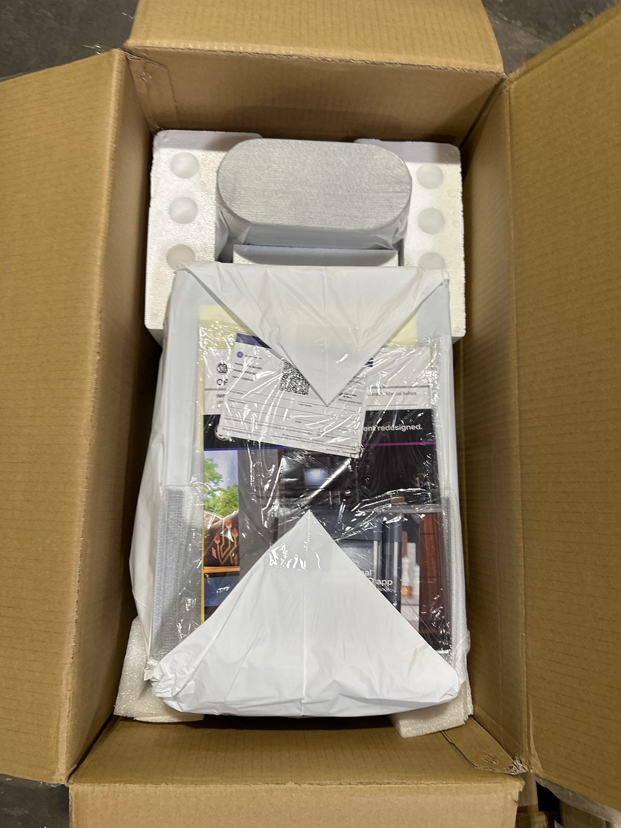 XPIOX3SCSS 14" Smart Opal 2.0 Nugget Ice Maker with 24 Lbs. Daily Ice Production 1 Gallon XL Side Tank 3 Lbs. Storage Capacity and Built-in WiFi