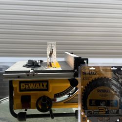 DEWALT 10-in 15-Amp 120-Volt Portable Benchtop Table Saw