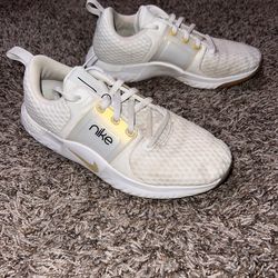 WOMANS Nike renew running shoes