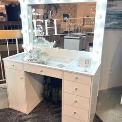 White LED MAKEUP VANITY 