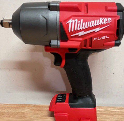 Milwakee Impact Wrench 1/2" Square-ring 