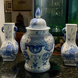 Vintage Blue And White Decorative Pieces (3) 