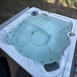 💦 Hudson Bay HB34 Hot Tub – Like New w/ Brand New Thermal Cover + Steps