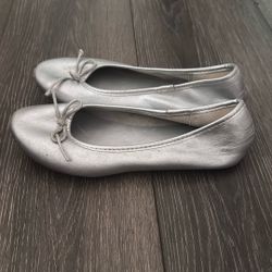 Zoē & Zac: Silver Flats! 🥿 