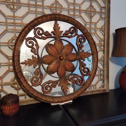 32" In Diameter Accent Wall Mirror.