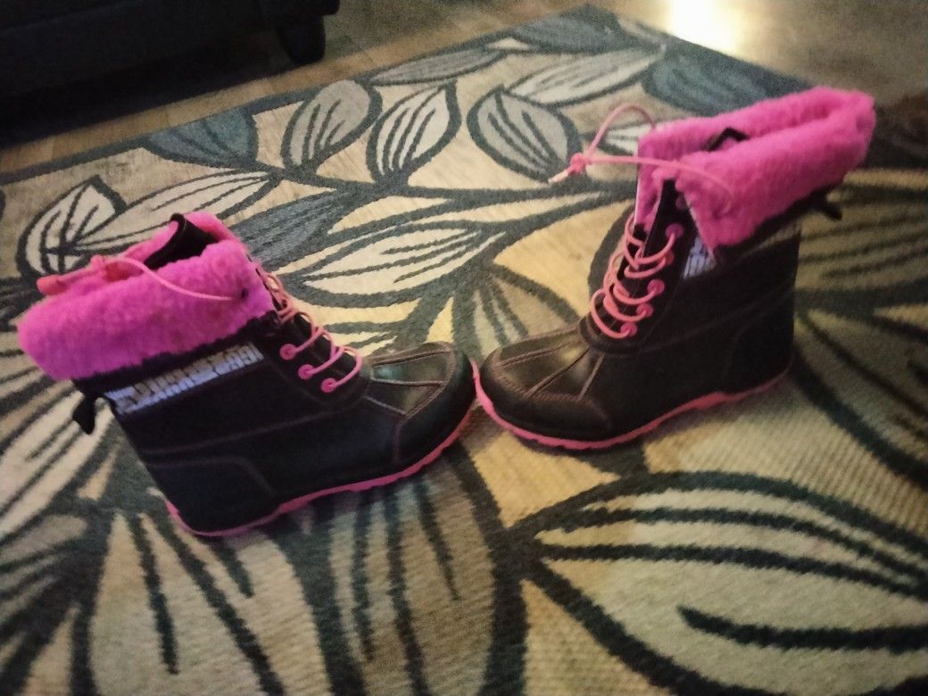 Like New Snow Boots
