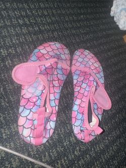 Water Shoes Size 32/33 (maybe Size 1-1.5) Delivery Make An Offer