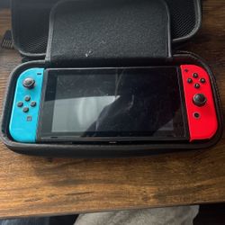 Nintendo Switch With Charger And Case And 7 Ganes  