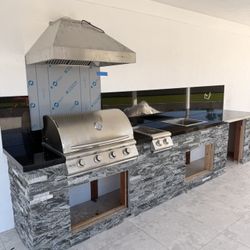 Kitchen Cabinets & Countertops 