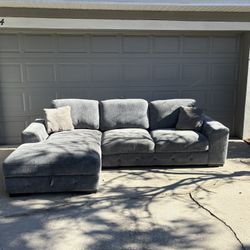 Gray Sectional With Storage(Delivery Available🚚)