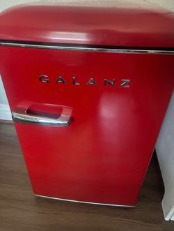 Retro mini fridge