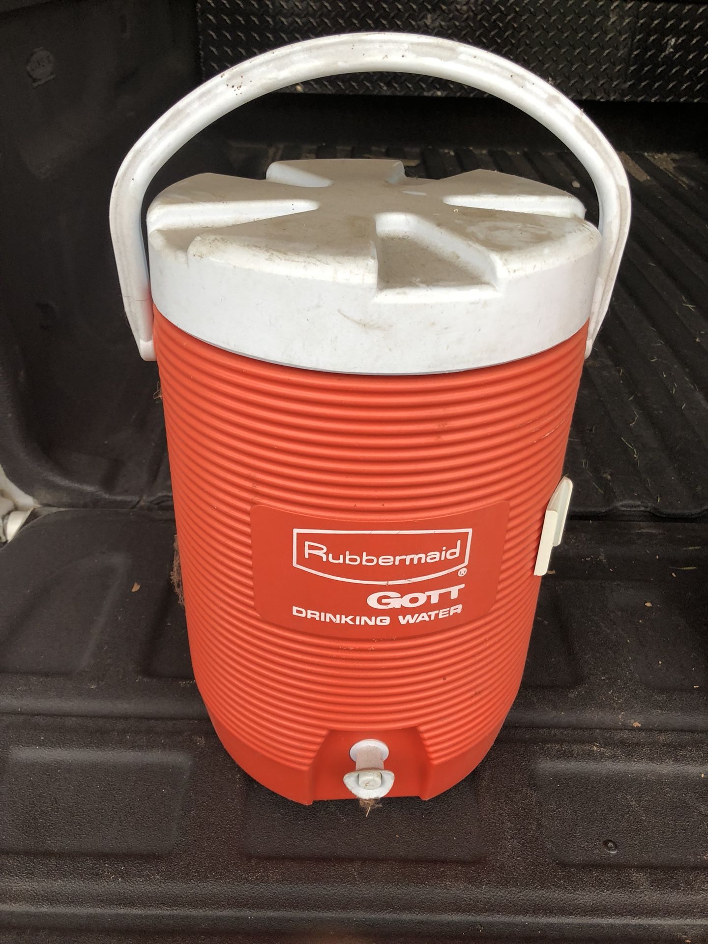 Rubbermaid 5 gal. Cooler
