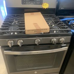 New Scratch And Dent GE Convention Oven Gas Stove Stainless 6 Months Warranty .