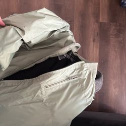 Olive O’Neil Light Jacket