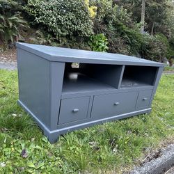 Free TV stand