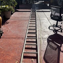 32 FT Ladder /Escaler WERNER 250lb Load Capacity 