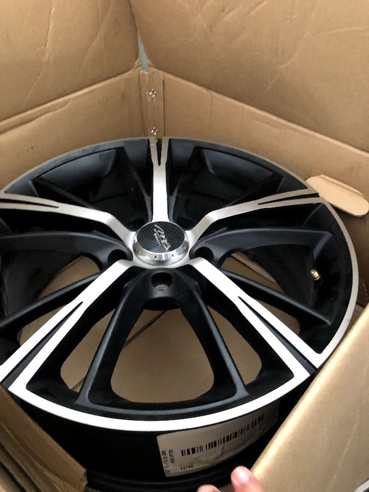 17in Black and silver rims. Fits all Mazdas. Like new condition.