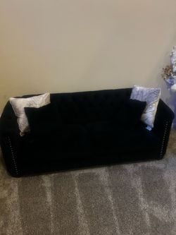 Modern Style Sofas with Decorative Pillows