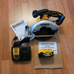 New Dewalt 20v Brushless Cordless 6.5" Circular Saw 4ah XR Battery and Charger $170 Firm Pickup Only