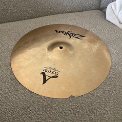 Zildjian 15” A Custom Mastersound Hihat Top (Small Crack Was Cut Out By Pro Drum)