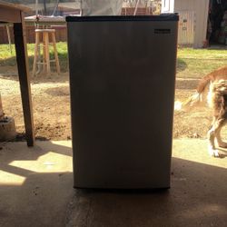 Mini Fridge 