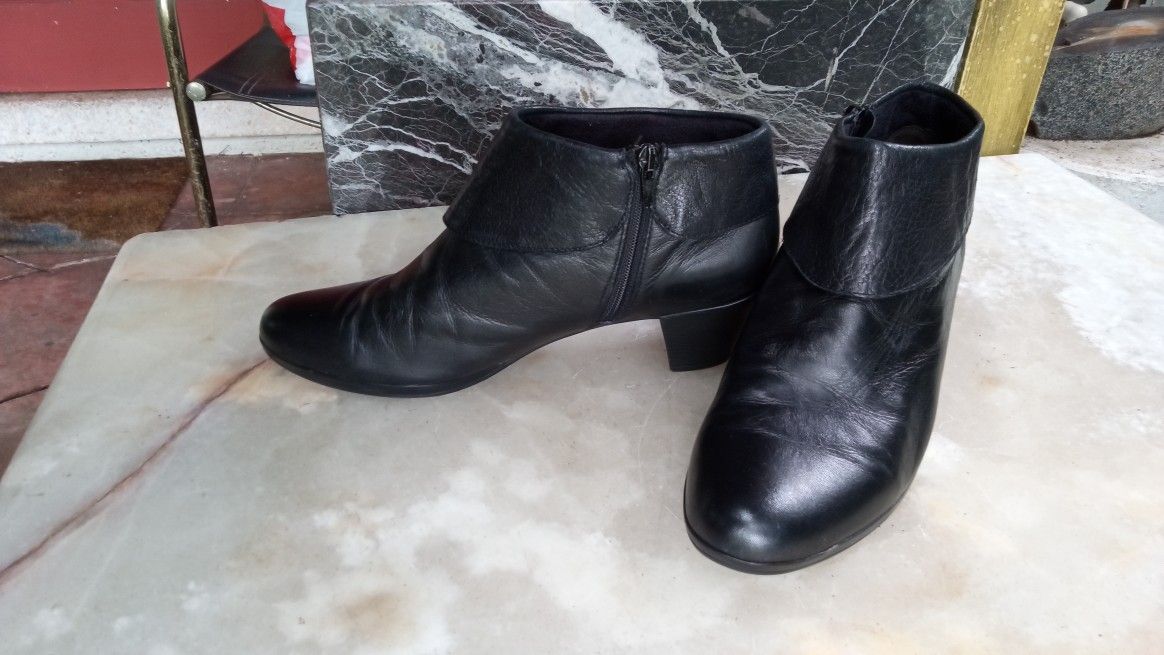 Munro Grace Black Leather Ladies Ankle Boots Sz. 11