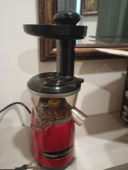 Only $85 now!! Omega VRT350R Low Speed Masticating Juicer - Brand New