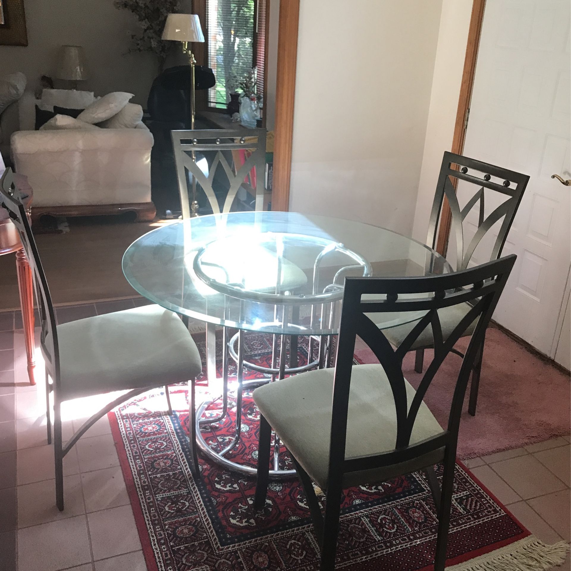 Round Glass Table 48 Inch Dis With 4 Chairs