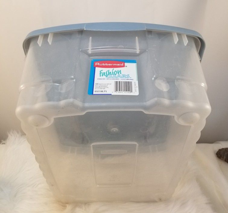 Rubbermaid Storage Tub with lid 4.5 gal