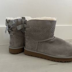 UGG Boots Size 9 Light Gray With Silver NEW
