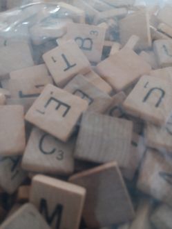 700 scrabble tiles