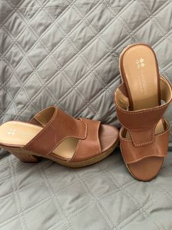 Naturalizer light brown wedge sandals (8.5)