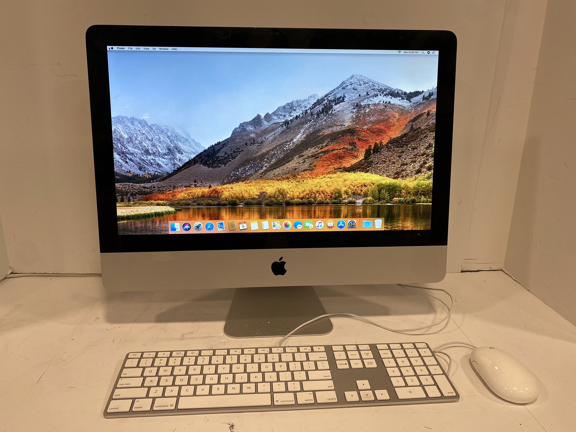 iMac 21.5”, mid 2010, 3.6 GHz, Intel Core i3, 4 GB RAM, 500 GB