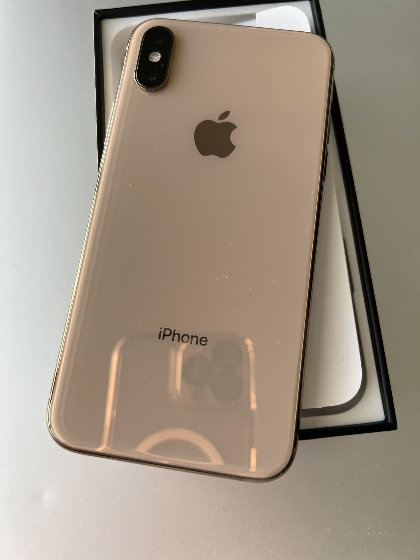 iPhone Xs ゴールド 64GB Amazon.com: Apple iPhone XS [64GB, Gold] + Carrier