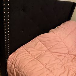 QUEENS SIZE BEDFRAME