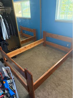 Wooden bed frame(size full)