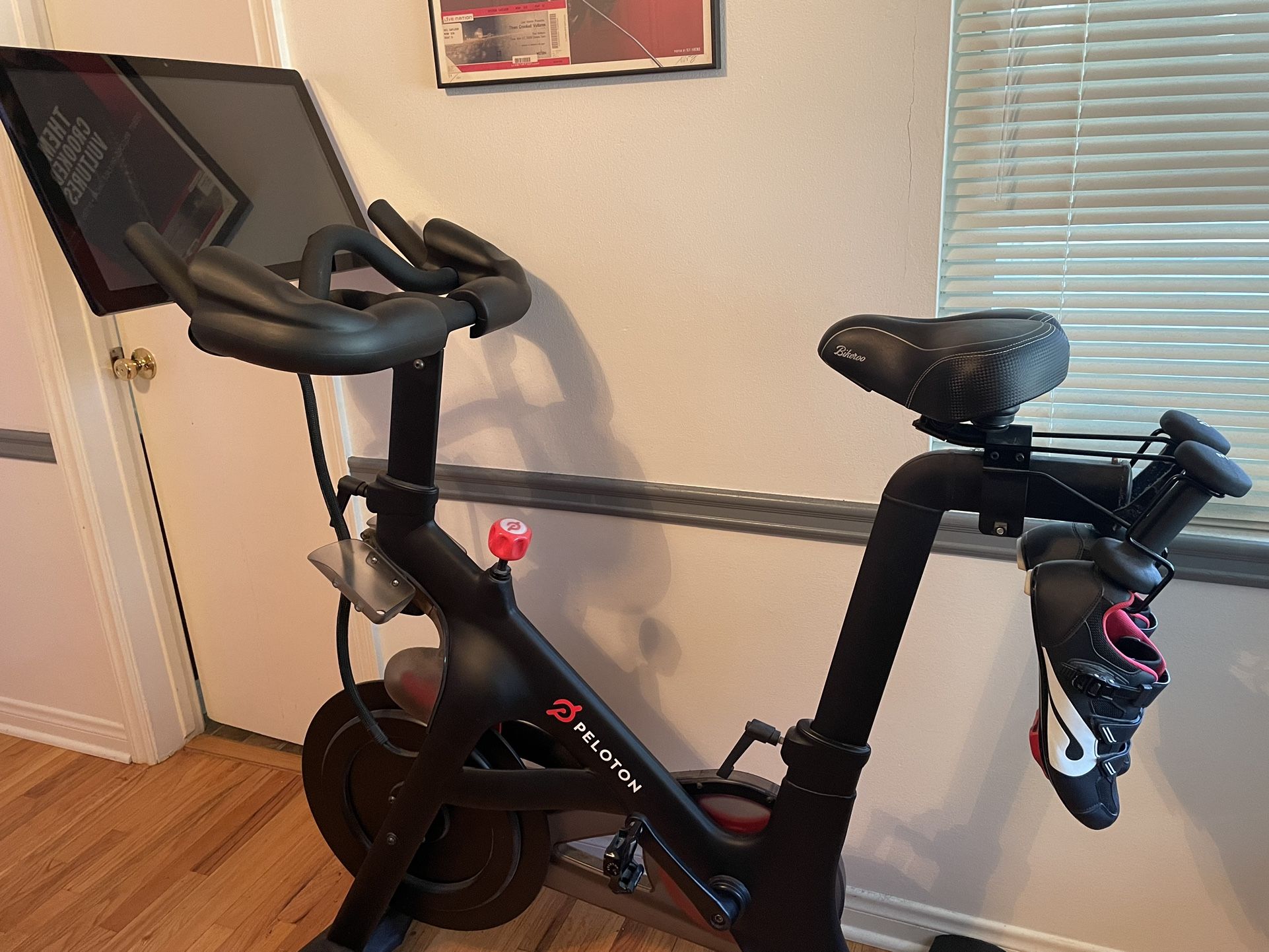 Peloton Bike Gen 3 for Sale in Los Angeles, CA OfferUp