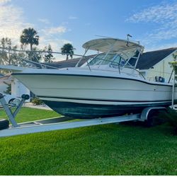 Pursuit 2470 Walk Around Fishing/Fun Boat 