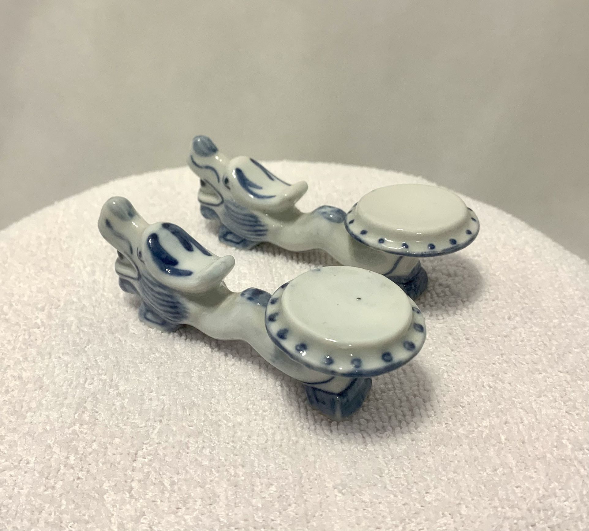 Chopstick and spoon rest Dragon Delft pair