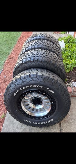 KMC new on 285/70/17 tires used