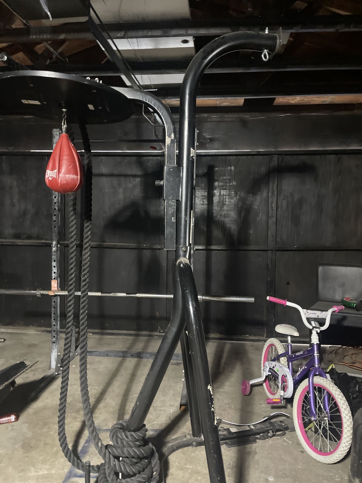heavy-bag / speed-bag stand With Battle Rope