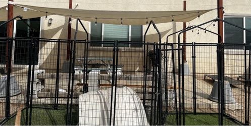2 Pet Enclosures/Dog Kennels