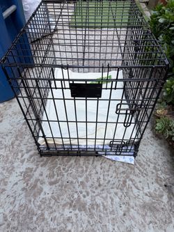 Metal pet crate