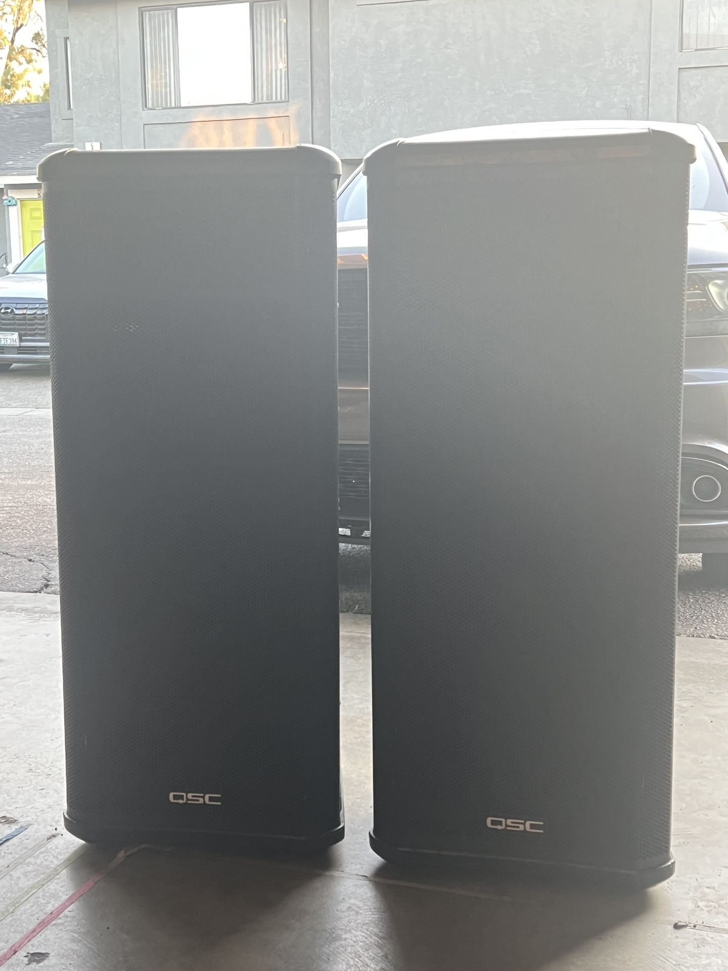 2 QSC hpr153i Powered Speakers $1400 OBO