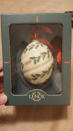 Vintage 1992 Lenox Annual Ornament