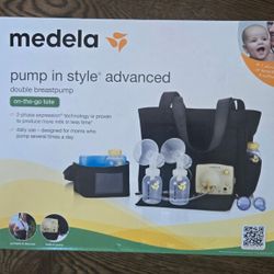 Like New Medela Breast Pump & TONS of Accessories 